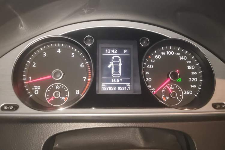 Used Volkswagen Magotan 2015 1.8TSI Advanced Model Instrument Cluster