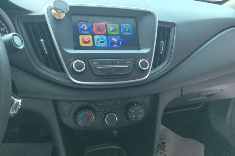 Used Chevrolet Cavalier 2019 320 Manual Xinyue Edition Audio And AC Panel