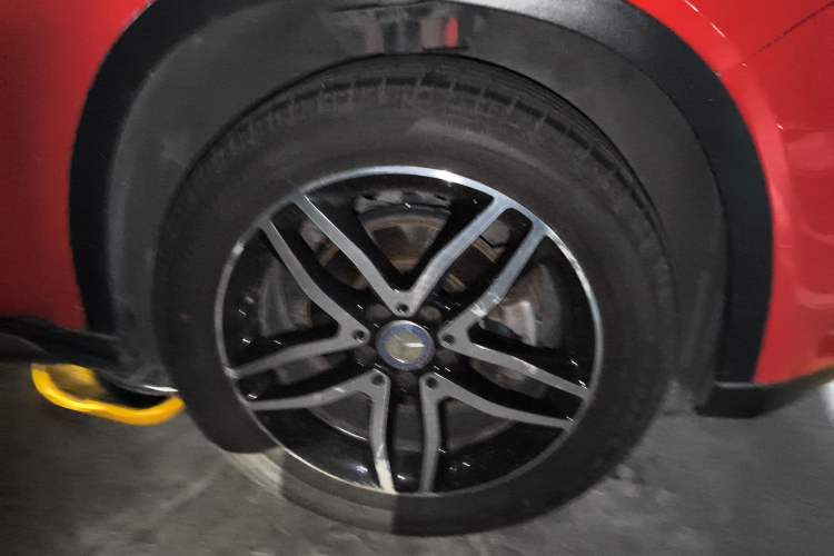 Used Mercedes-Benz GLA 2015 GLA 220 4MATIC Fashion Model Right Front Wheel Hub