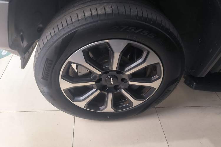 Used Formula Leopard 5 2023 Explore Edition Left Front Wheel Hub