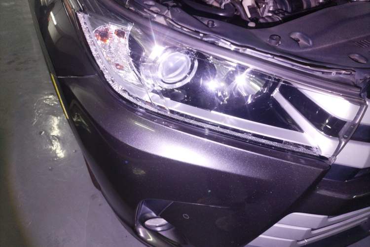 Used Toyota Highlander 2018 2.0T Four-Wheel Drive Luxury Edition 7 Seats China V Emission Standard Right Front Headlight