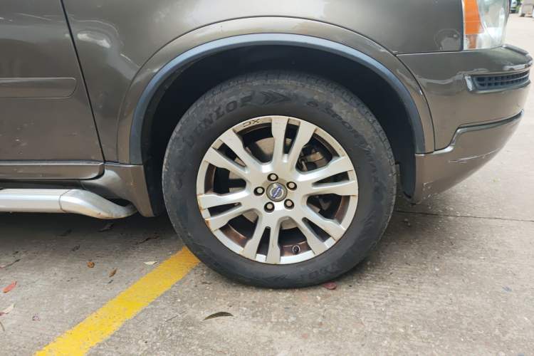 Used Volvo XC Classic 2014 T5 Luxury Edition Right Front Wheel Hub