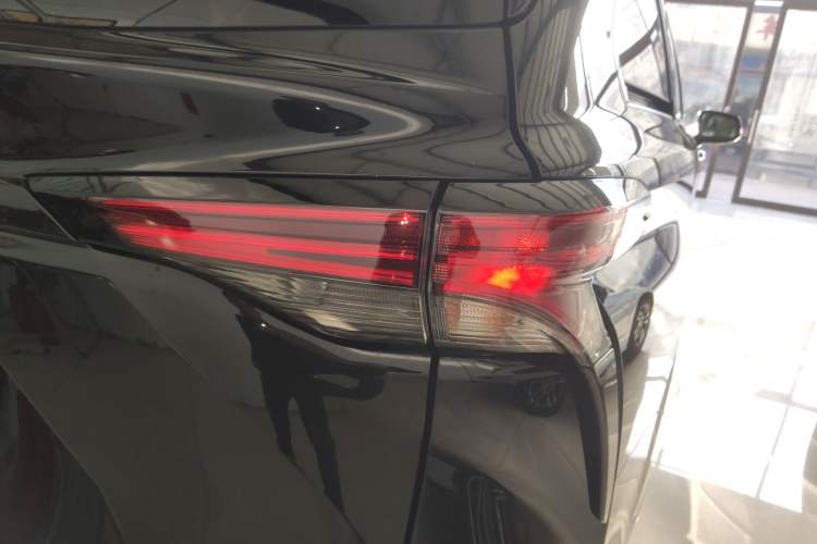 Used Toyota Granvia 2026 Model 2.5L Hybrid Prestige PLUS Four-Wheel Drive Edition