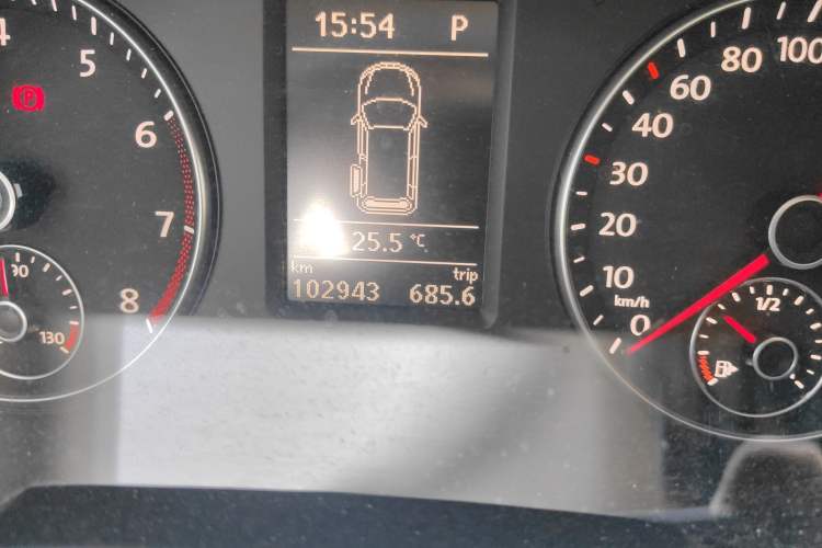 Used Volkswagen Sharan 2015 1.8TSI Comfort Model Odometer Close Up