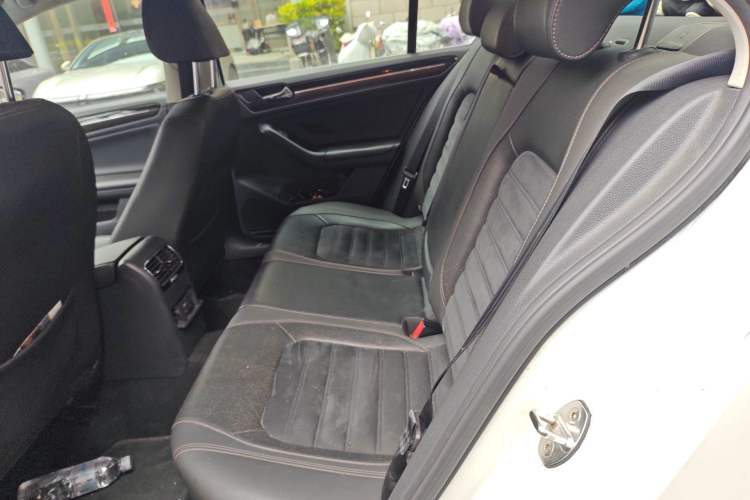 Used Volkswagen Sagitar 2016 230TSI 25th Anniversary Edition
