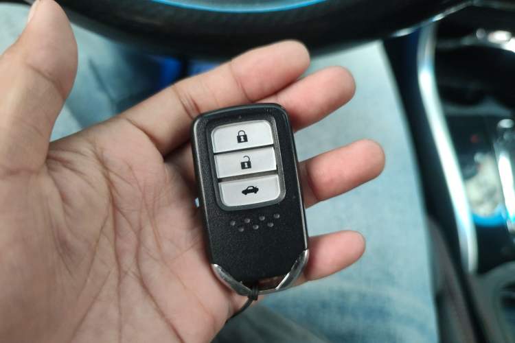 Used Honda Crider 2013 1.8L automatic luxury edition Vehicle Key