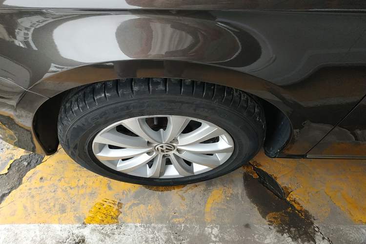 Used Volkswagen Magotan 2015 1.8TSI Luxury Model Left Front Wheel Hub