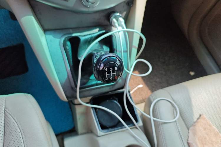 Used BYD S6 2011 2.0L Manual Luxury Edition
