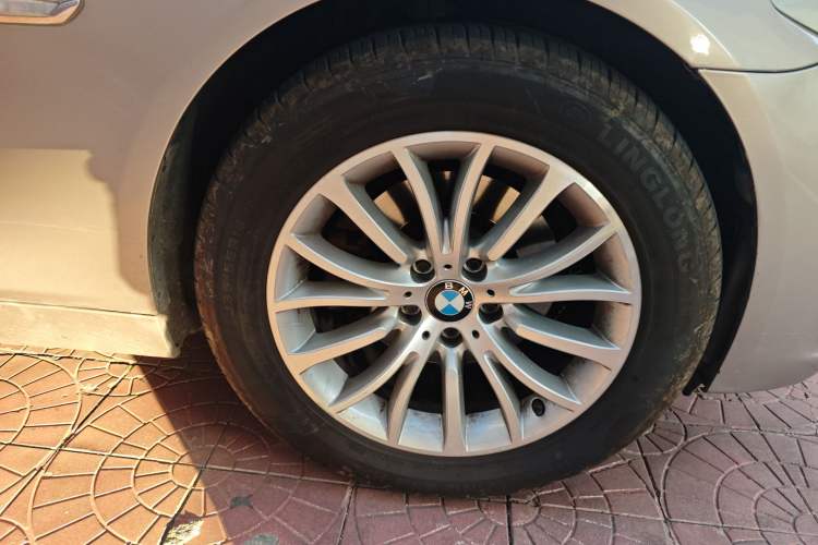 Used BMW 5 Series 2013 520Li Elegant Edition Right Front Wheel Hub