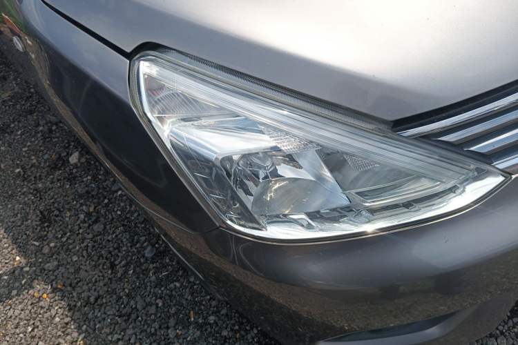 Used Nissan Livina 2013 1.6XE CVT Comfort Edition Right Front Headlight