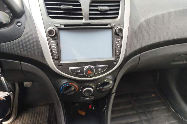Used Hyundai Verna Ray 2014 1.4L Manual GL Audio And AC Panel