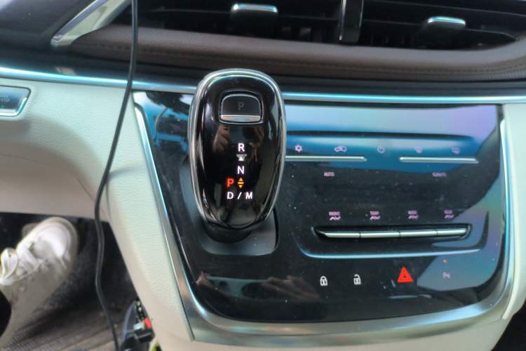 Used Buick GL8 2022 Land Cruiser Executive Class 652T Comfort Model
