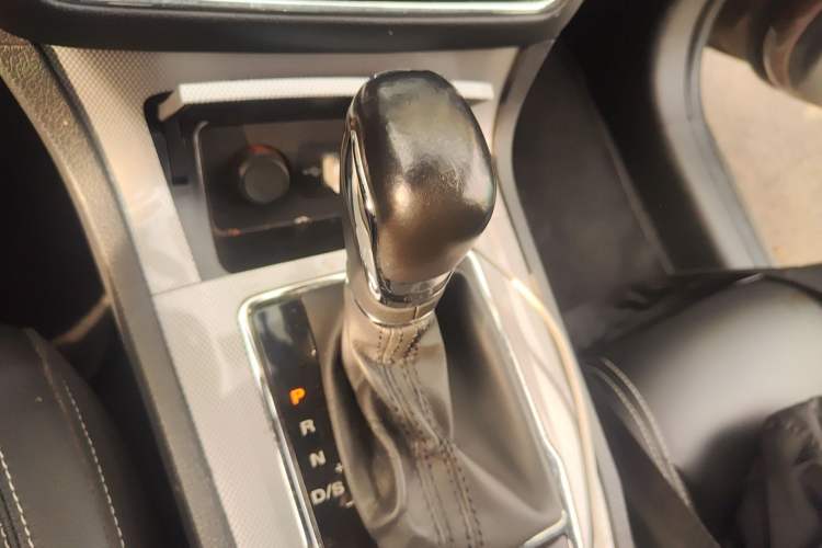 Used Roewe RX5 2020 20T Automatic 4G Connect Superior Flagship Edition Gear Lever