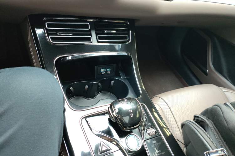 Used BYD Han 2024 DM-i Glory Edition 121KM Elite Model Gear Lever