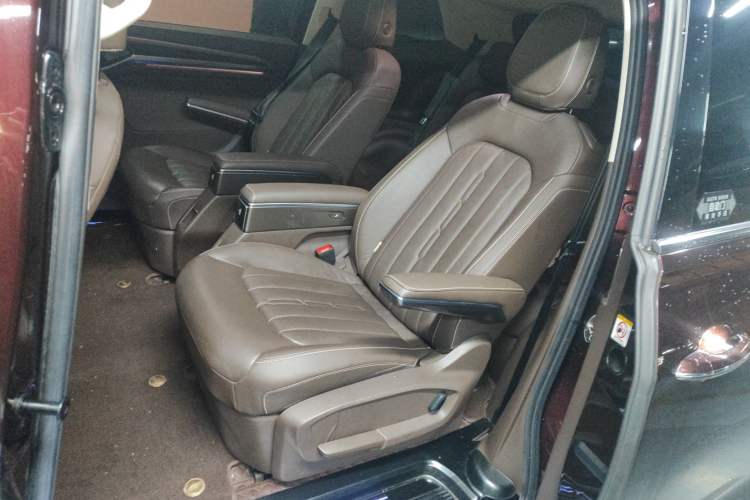 Used Volkswagen Viloran 2020 330TSI Luxury Edition Left Rear Seat