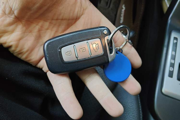 Used Kia Sorento 2012 2.4L Gasoline Supreme Edition
