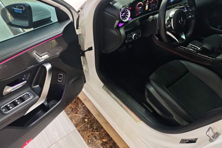 Used Mercedes-Benz A-Class 2022 Second Facelift A 200 L Sport Sedan Fashion Version Driver Seat