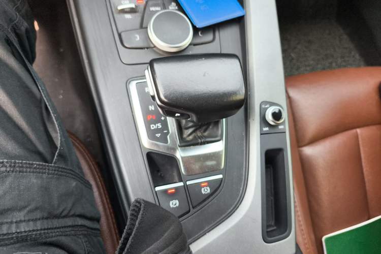 Used Audi A4L 2017 40 TFSI Ambition Edition
