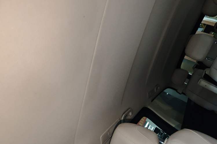 Used Mercedes-Benz Vito 2021 2.0T Elite Version 7 Seats Headliner