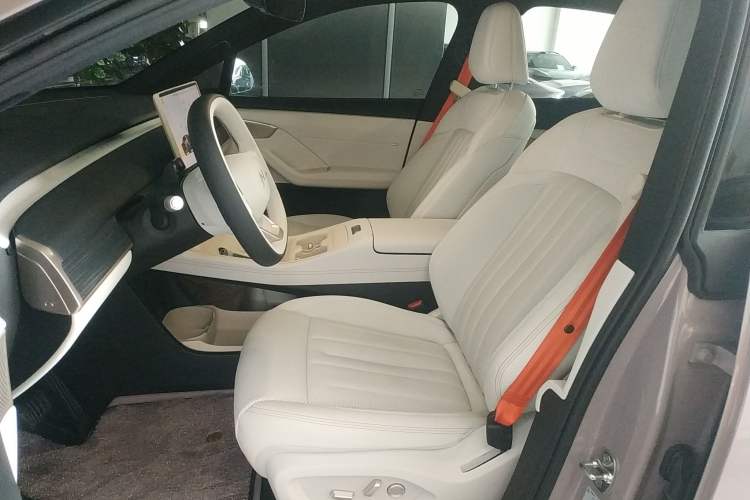 Used ONVO L60 2024 60 kWh Rear-Drive Version
