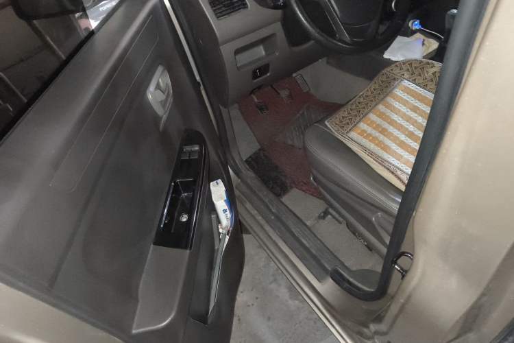 Used Wuling Rongguang V 2015 1.5L Base Version