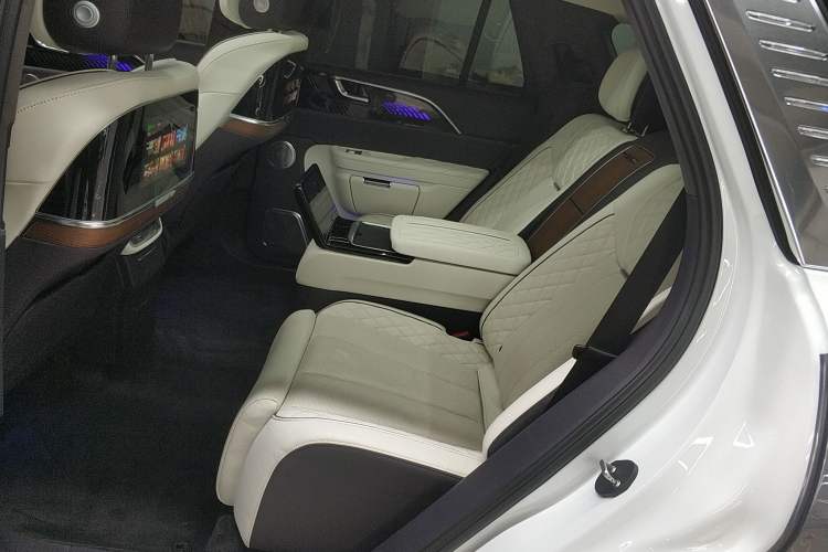 Used Hongqi E-HS9 2022 660 km Range Flagship Edition Four Seats
