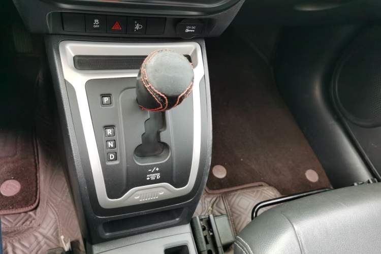 Used Jeep Compass 2014 Revised Version 2.4L Four-Wheel Drive Comfort Edition Gear Lever