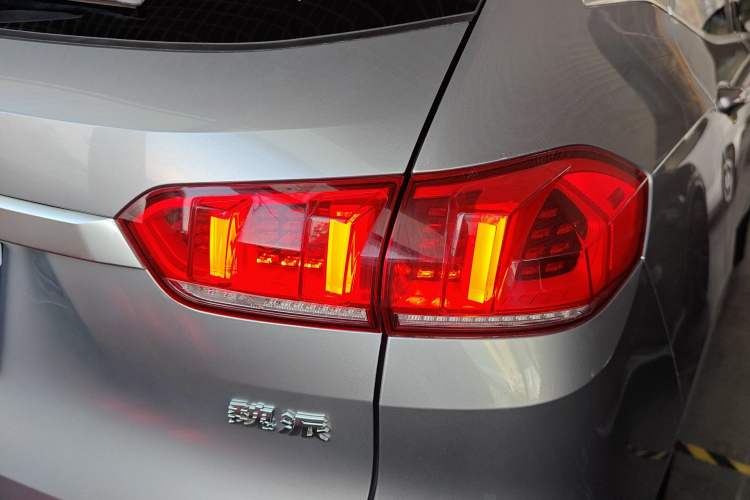 Used Wey VV5 2020 1.5T Two-Wheel Drive Color Pioneer