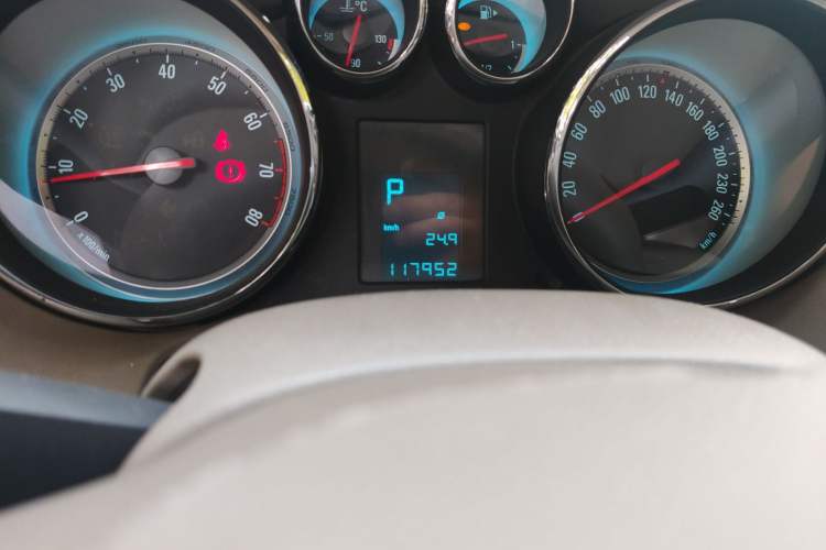 Used Buick GT 2013 GT 1.6L Automatic Fashion Edition Odometer Close Up