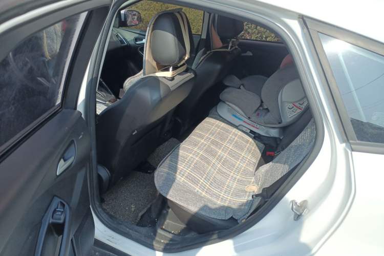 Used Ford Focus 2015 Hatchback 1.6L Automatic Fashion Edition
