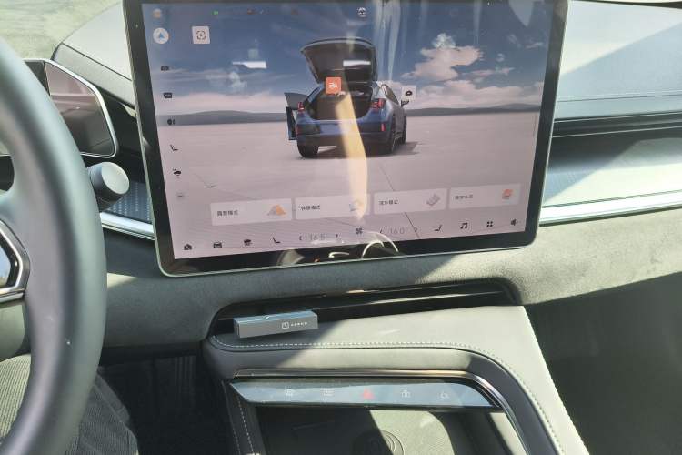 Used Zeekr 001 2022 Ultra-Long Range Single-Motor WE Version Audio And AC Panel