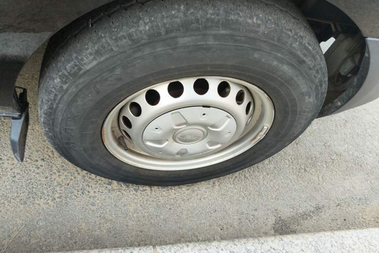 Used Ford Transit 2019 2.0T Diesel Multi-Purpose Commercial Vehicle Short Wheelbase Low Roof 6-Seater China VI Standard