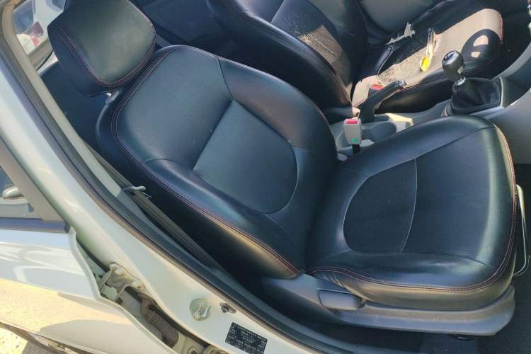 Used Hyundai Verna (older generation) 2016 1.4L Manual Smart GLS Trim Right Front Seat