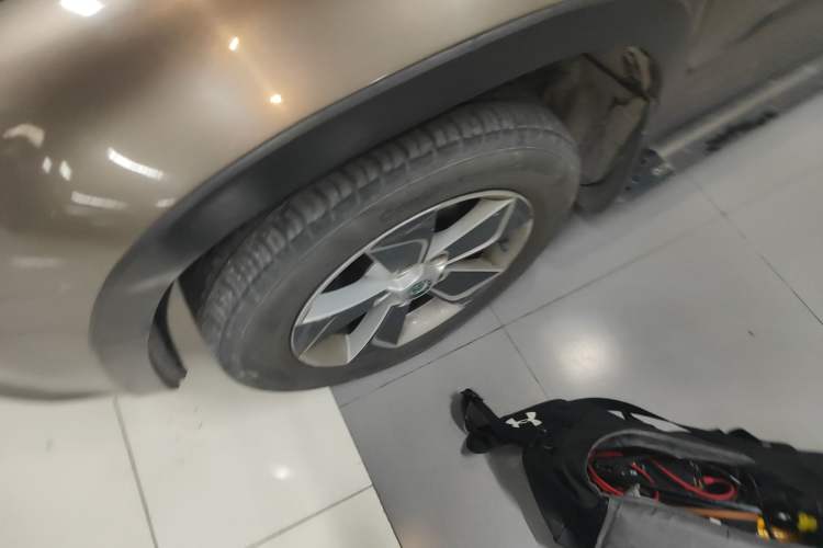 Used Skoda Yeti 2016 1.4TSI DSG Advanced Edition Left Front Wheel Hub