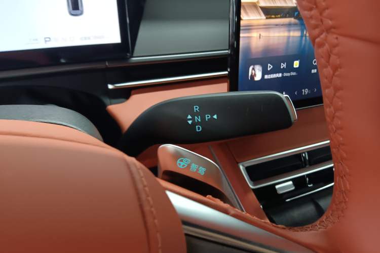 Used BYD Tang L 2025 DM 200KM Four-Wheel Drive LiDAR Flagship Model Gear Lever