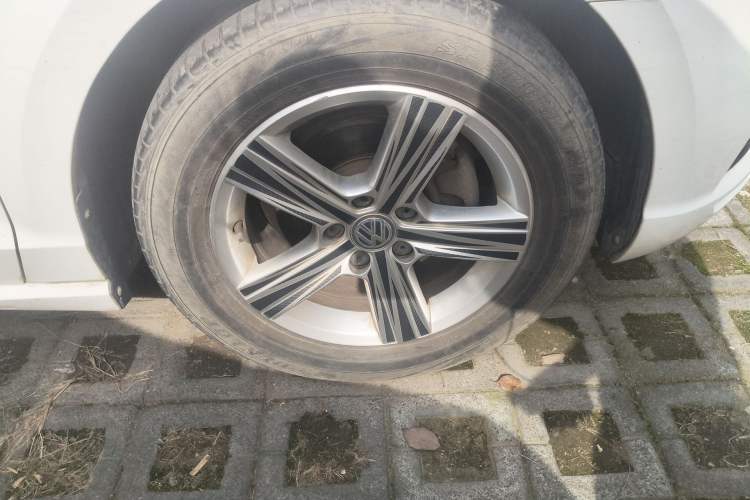 Used Volkswagen Lamando 2015 230TSI DSG Fashion Edition Right Front Wheel Hub