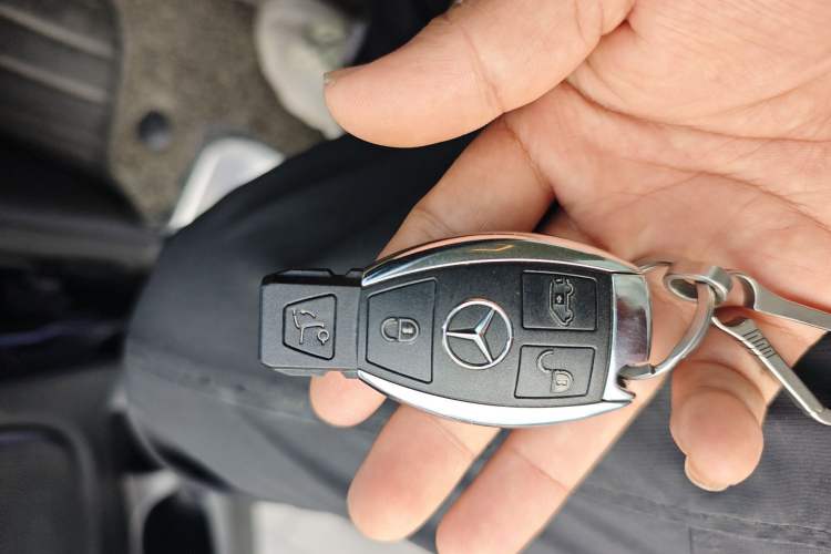 Used Mercedes-Benz V-Class 2021 V 260 Avantgarde Edition
