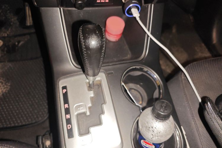 Used Kia Sorento 2009 2.4L Comfort Edition Gear Lever