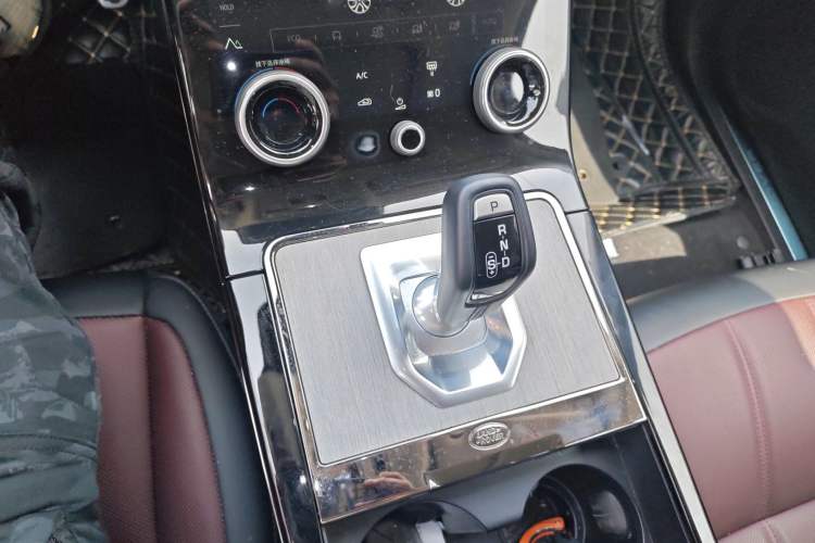 Used Land Rover Range Evoque 2022 Aurora L 249 PS R-Dynamic Luxury Edition Gear Lever