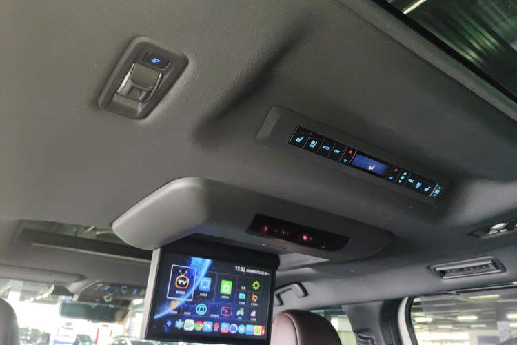 Used Toyota Granvia 2022 2.5L Hybrid Flagship Edition