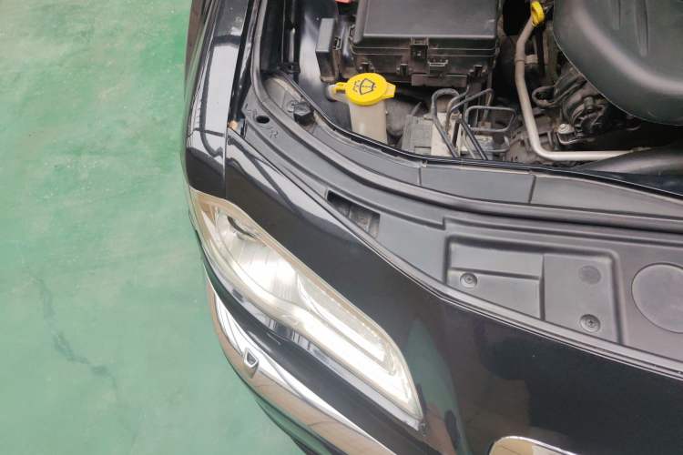 Used Chrysler 300C 2013 3.6L Luxury Edition Right Front Headlight