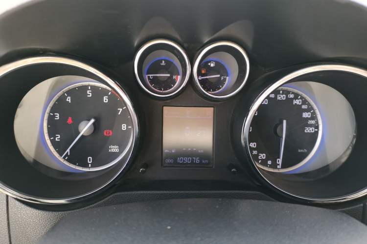 Used CHANGAN CS35 2016 1.6L Manual Luxury Model China V Standard
