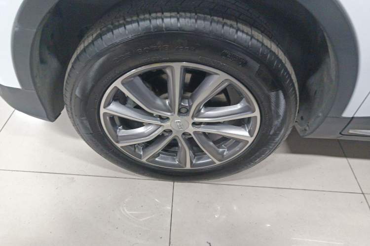 Used Geely Auto Emgrand X7 Sport 2018 1.8TD Automatic Two-Wheel Drive Smart Connect 4G Internet Edition Left Front Wheel Hub