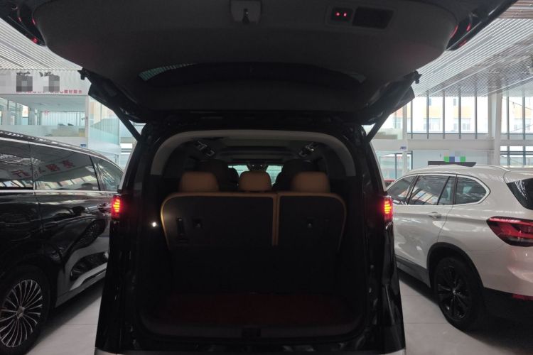 Used Denza D9 2022 DM-i 970 Four-Wheel Drive Prestige Model Trunk