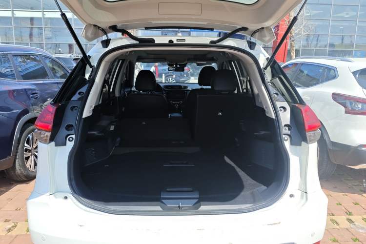 Used Nissan X-Trail 2023 Classic 2.0L Two-Wheel Drive Smart Connect & Comfort Edition Trunk