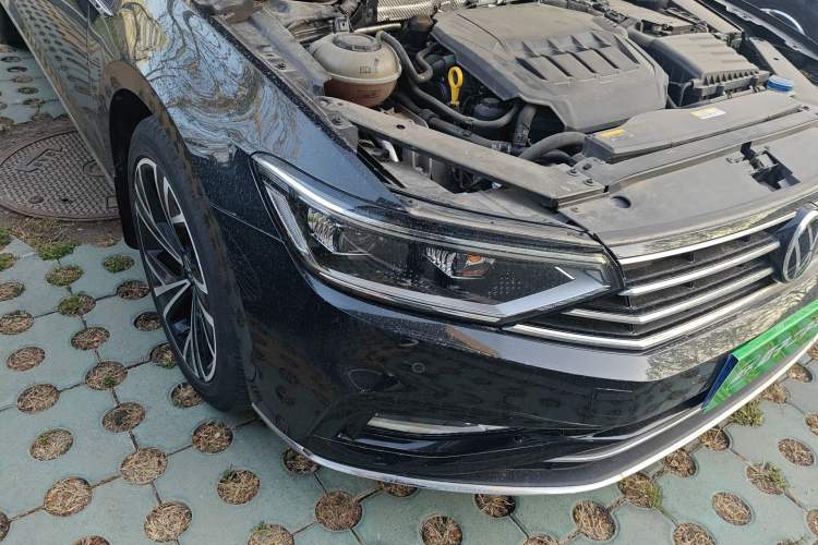 Used Volkswagen Magotan 2020 330TSI DSG Leading Model Right Front Headlight