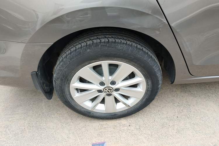 Used Volkswagen Jetta 2015 1.6L Automatic Comfort Model Right Rear Wheel Hub