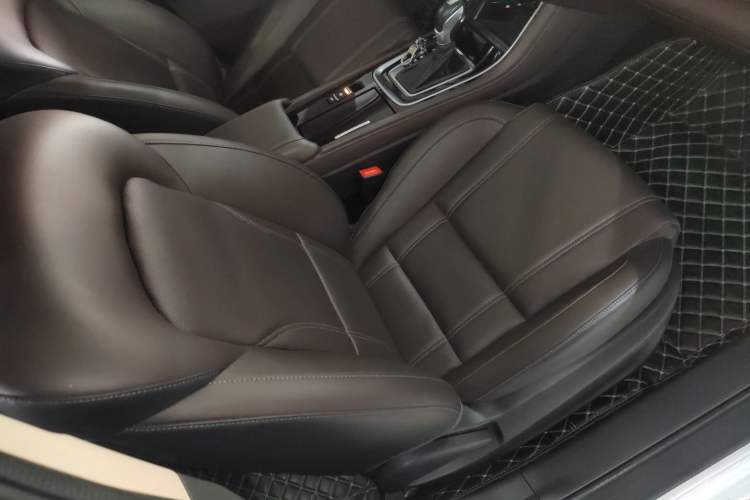 Used CHANGAN Raeton CC 2018 1.5T Automatic Elegant Starry Edition China V Standard
