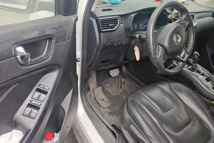 Used Dongfeng Fengon 580 2016 Revised Version 1.5T CVT Luxury Edition Driver Seat