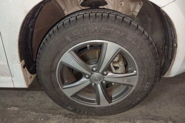 Used Haval H6 2016 Upgraded Model 1.5T Automatic Two-Wheel Drive Elite Version Right Front Wheel Hub